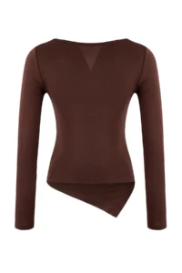 TRENDYOLMİLLA Brown Fitted V-neck Long Sleeve Flexible Knitting Blouse - Image 6