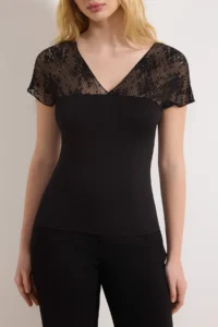 TRENDYOLMİLLA Black Fitted V-neck Short Sleeve Lace Detailed Flexible Knitting Blouse - Image 3