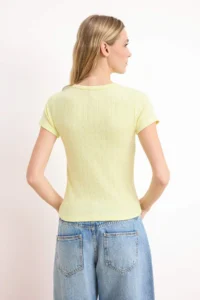 TRENDYOLMİLLA Yellow Fitted Short Sleeve Report Knitting Blouse - Image 4