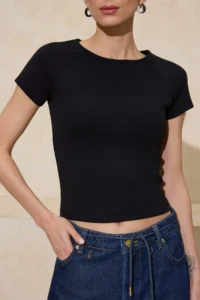 TRENDYOLMİLLA Black Fitted Boat Neck Short Sleeve Crop Cotton Rib Knitting Blouse - Image 3