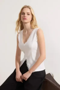 TRENDYOLMİLLA Ecru Fitted V-neck buttoned Lace Detailed Scuba Crepe Knitting Blouse - Image 2