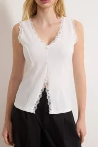 TRENDYOLMİLLA Ecru Fitted V-neck buttoned Lace Detailed Scuba Crepe Knitting Blouse - Image 3