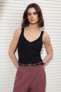 TRENDYOLMİLLA Limited Edition Black V-neck Knitwear Thin Blouse - Image 2