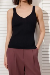 TRENDYOLMİLLA Limited Edition Black V-neck Knitwear Thin Blouse - Image 3