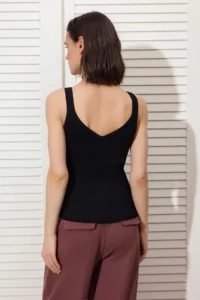 TRENDYOLMİLLA Limited Edition Black V-neck Knitwear Thin Blouse - Image 4