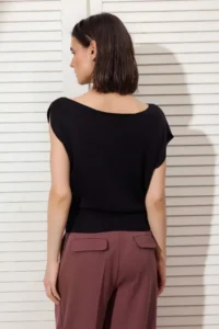 TRENDYOLMİLLA Black Summer Special Yarn Boat Neck Waisted Knitwear Blouse - Image 4