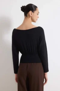 TRENDYOLMİLLA Black Fitted Boat Neck Long Sleeve Soft Knitting Blouse - Image 4
