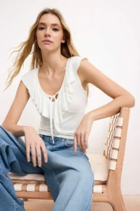 TRENDYOLMİLLA Ecru Fitted/Body-fitting V-neck with flywheel/Frilly Soft Knitting Blouse - Image 2