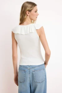 TRENDYOLMİLLA Ecru Fitted/Body-fitting V-neck with flywheel/Frilly Soft Knitting Blouse - Image 4