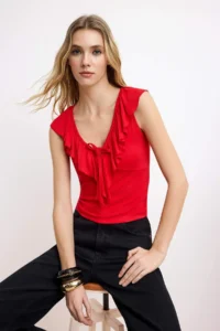 TRENDYOLMİLLA Rejection Fitted/Body-fitting V-neck with flywheel/Frilly Soft Knitting Blouse