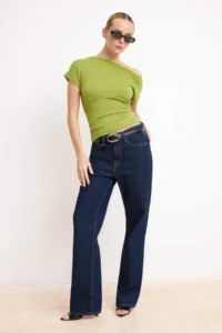 TRENDYOLMİLLA Green Fitted Asymmetric Collar Sleeveless Soft Knitting Blouse - Image 2