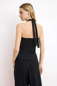 TRENDYOLMİLLA Black Fitted Barbell Neck Binding Detailed interlock Knitting Blouse - Image 4