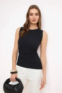 TRENDYOLMİLLA Black Fitted Sleeveless Paper Touch Knitting Blouse - Image 2