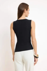 TRENDYOLMİLLA Black Fitted Sleeveless Paper Touch Knitting Blouse - Image 4