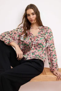 TRENDYOLMİLLA Pink Floral Ruffle Detailed Satin Weaving Blouse