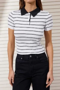 TRENDYOLMİLLA Black Polo Shirt Collar Basic Knitwear Thin Blouse - Image 3