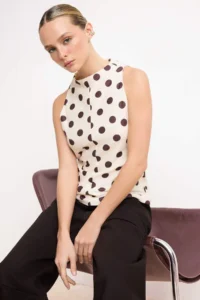 TRENDYOLMİLLA Ecru Polka Dot Fitted Satin Knitting Blouse