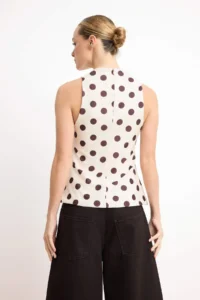 TRENDYOLMİLLA Ecru Polka Dot Fitted Satin Knitting Blouse - Image 4