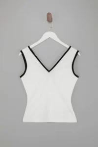 TRENDYOLMİLLA Ecru Fitted V-neck Sleeveless Piped Scuba Crepe Knitting Blouse