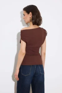 TRENDYOLMİLLA Brown Regular/Normal Pattern Asymmetric Collar Shirred Soft Knitting Blouse - Image 4
