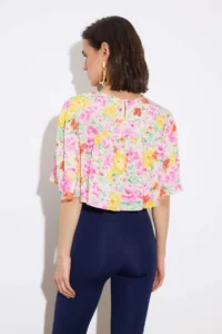 TRENDYOLMİLLA Pink Floral Viscose Crop Size Weaving Blouse - Image 4