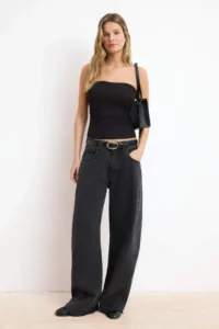 TRENDYOLMİLLA Black Fitted Strapless Sleeveless Soft Knitting Blouse - Image 2