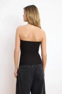 TRENDYOLMİLLA Black Fitted Strapless Sleeveless Soft Knitting Blouse - Image 4