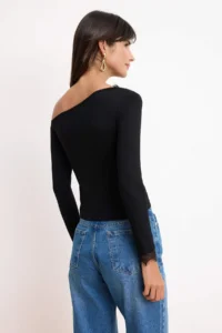 TRENDYOLMİLLA Black Fitted Asymmetric Collar Long Sleeve Lace Detailed Tulle Knitting Blouse - Image 4