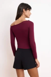 TRENDYOLMİLLA Burgundy Fitted Asymmetric Collar Long Sleeve Lace Detailed Tulle Knitting Blouse - Image 4