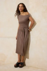 TRENDYOLMİLLA Brown A-Kesim/Life Form Off-Shoulder Neck Accessory Detailed Midi Suede Knitting Dress - Image 2