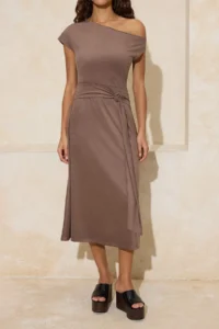 TRENDYOLMİLLA Brown A-Kesim/Life Form Off-Shoulder Neck Accessory Detailed Midi Suede Knitting Dress - Image 3