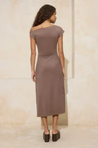 TRENDYOLMİLLA Brown A-Kesim/Life Form Off-Shoulder Neck Accessory Detailed Midi Suede Knitting Dress - Image 4
