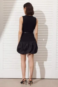 TRENDYOLMİLLA Black Plain Short / Mini Crew Neck Mini Balloon Skirt Garni Detailed Knit Dress - Image 4