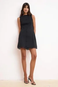 TRENDYOLMİLLA Black A-Kesim/Life Form Boat Neck Sleeveless Lace Detailed Mini interlock Knitting Dress