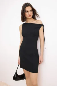 TRENDYOLMİLLA Black Asymmetric Yaka Short / Mini Flexible Weaving Dress - Image 2