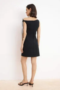 TRENDYOLMİLLA Black Asymmetric Yaka Short / Mini Flexible Weaving Dress - Image 4