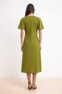 TRENDYOLMİLLA Oil Green bodycon V-neck Angel Arm Short Sleeve Crepe Knitting Dress - Image 4