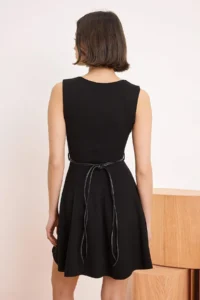 TRENDYOLMİLLA Black Sleeveless Arched Soft Touch Knitting Dress - Image 4