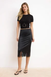 TRENDYOLMİLLA Black Fish Elastic Waist Lace Detailed Regular Waist Midi Satin Knitting Skirt