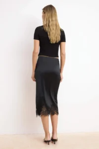 TRENDYOLMİLLA Black Fish Elastic Waist Lace Detailed Regular Waist Midi Satin Knitting Skirt - Image 4