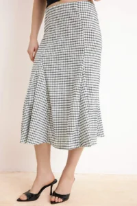 TRENDYOLMİLLA Black Plaid A-Kesim/Life Form High Waist textured Knitting Skirt - Image 3