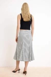 TRENDYOLMİLLA Black Plaid A-Kesim/Life Form High Waist textured Knitting Skirt - Image 4