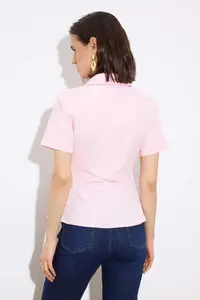 TRENDYOLMİLLA Limited Edition Pink Waist Fitting Asymmetric Fitted Shirt - Image 4
