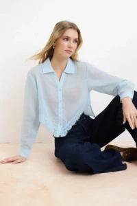 TRENDYOLMİLLA Mavi textured Lace Garnili Crop Shirt - Image 2