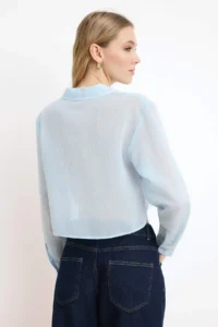 TRENDYOLMİLLA Mavi textured Lace Garnili Crop Shirt - Image 4