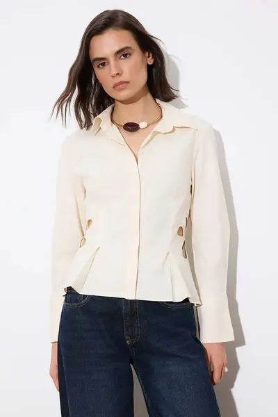 TRENDYOLMİLLA Limited Edition Beige Floral Embroidery Detailed Waist Fitting Poplin Shirt