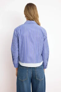 TRENDYOLMİLLA Mavi-Multicolored Striped Contrast Hafif Crop Shirt - Image 3