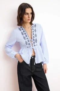TRENDYOLMİLLA Mavi Striped Embroidered Dilimli Shirt - Image 2
