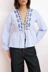 TRENDYOLMİLLA Mavi Striped Embroidered Dilimli Shirt - Image 3