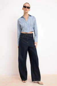 TRENDYOLMİLLA Mavi-Multicolored Striped Fitted Crop Shirt - Image 2
